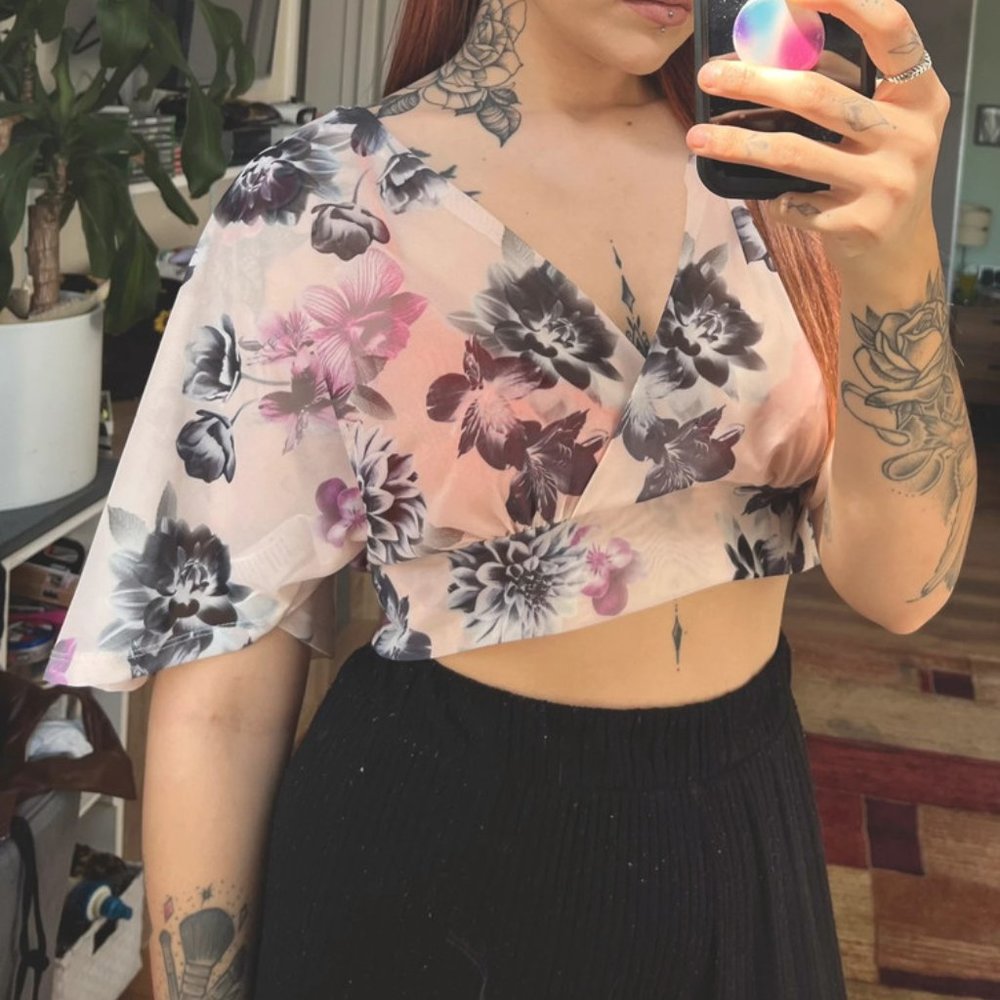 New look size 16 mesh floral crop blouse